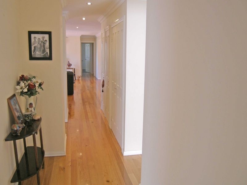 1 Barellan Mews, Berwick VIC 3806