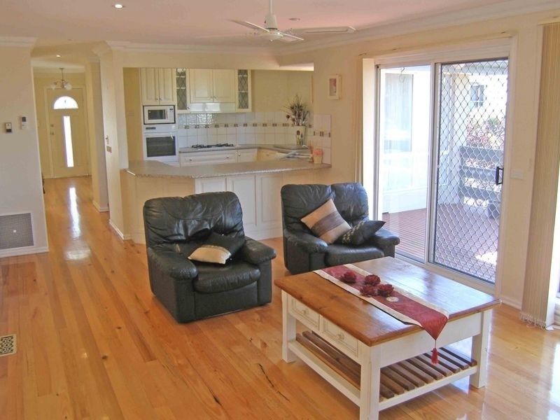 1 Barellan Mews, Berwick VIC 3806