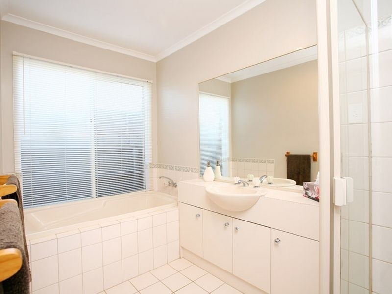 24 Springvalley Way, Narre Warren South VIC 3805