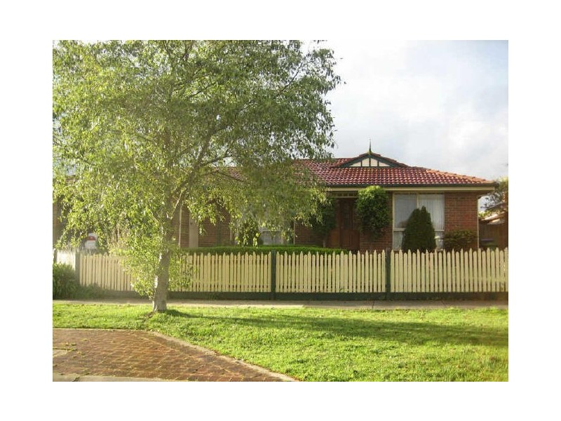 83 Avebury Drive, Berwick VIC 3806