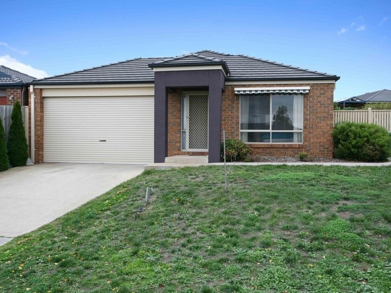 4 Marina Court, Berwick VIC 3806