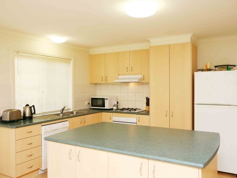 4 Marina Court, Berwick VIC 3806