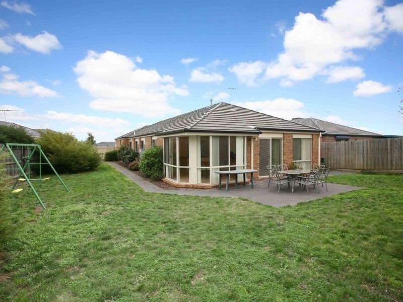 4 Marina Court, Berwick VIC 3806