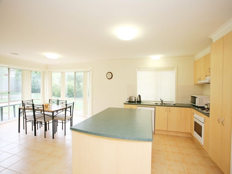 4 Marina Court, Berwick VIC 3806