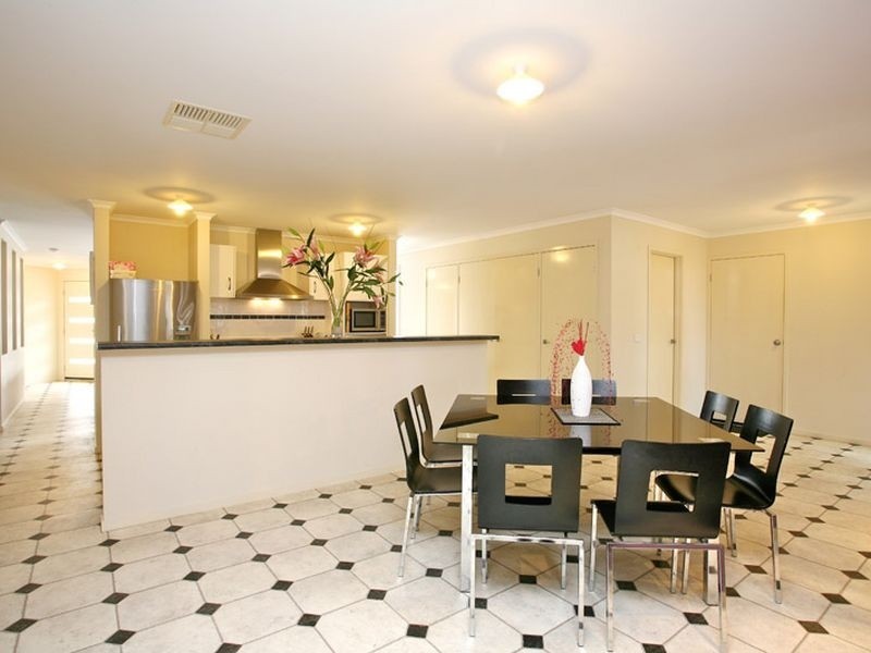 17 Zenith Place, Narre Warren South VIC 3805