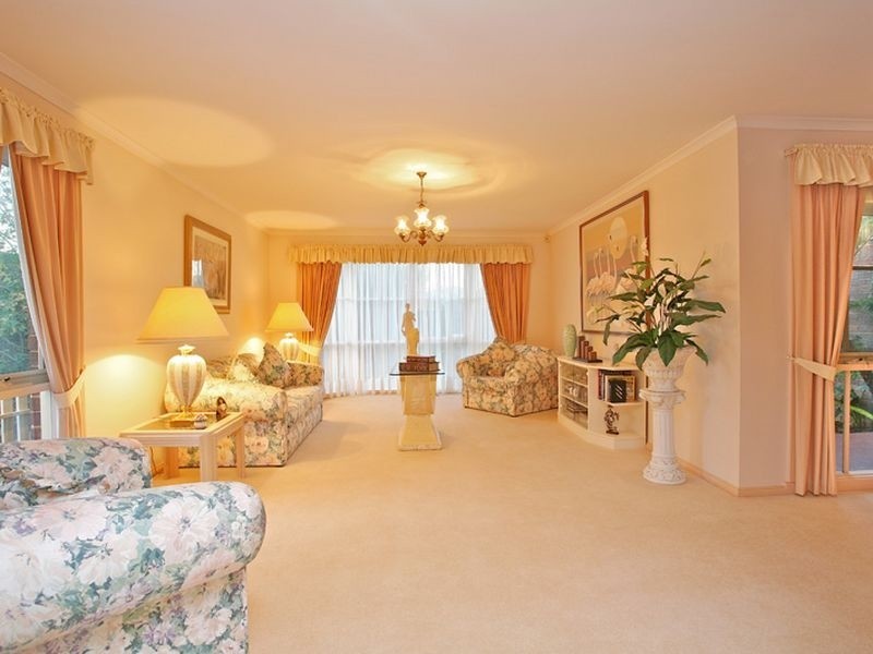 33 Bournevale Drive, Berwick VIC 3806