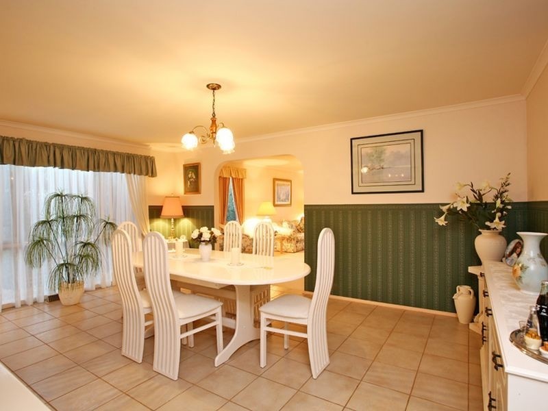 33 Bournevale Drive, Berwick VIC 3806