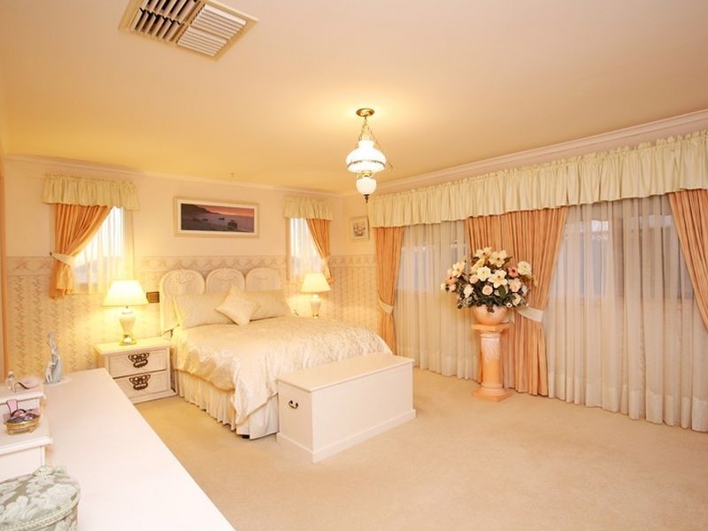 33 Bournevale Drive, Berwick VIC 3806