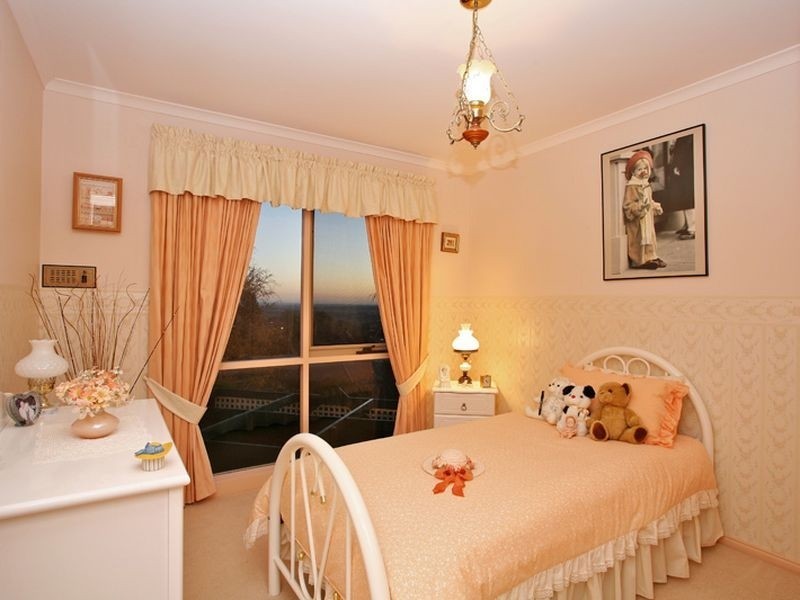 33 Bournevale Drive, Berwick VIC 3806