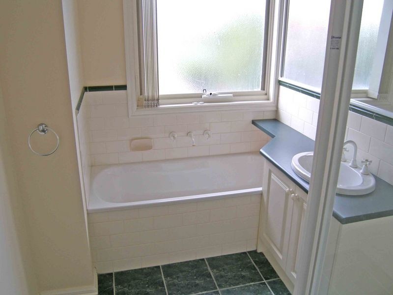 18 Wembley Drive, Berwick VIC 3806