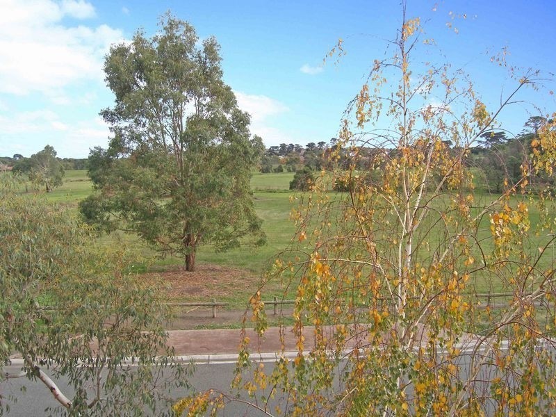 18 Wembley Drive, Berwick VIC 3806