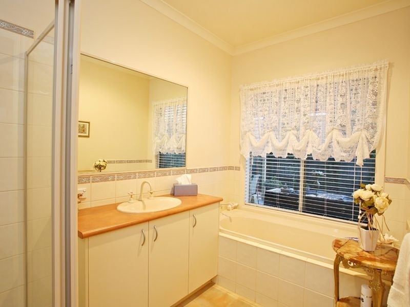 2 Hampton Court, Beaconsfield VIC 3807