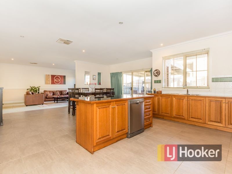 16 Ridgemont Drive, Berwick VIC 3806