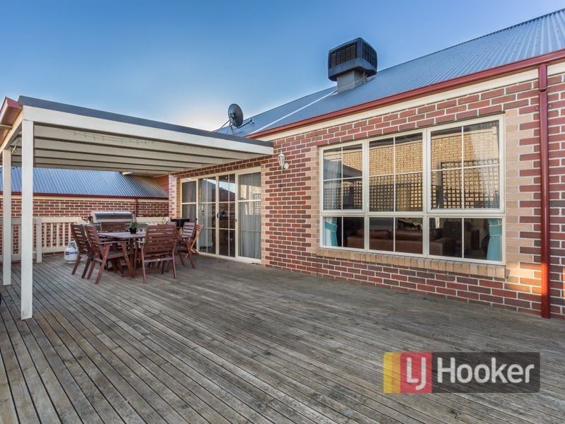 16 Ridgemont Drive, Berwick VIC 3806