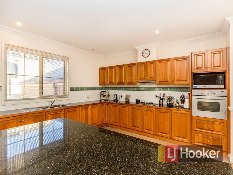16 Ridgemont Drive, Berwick VIC 3806