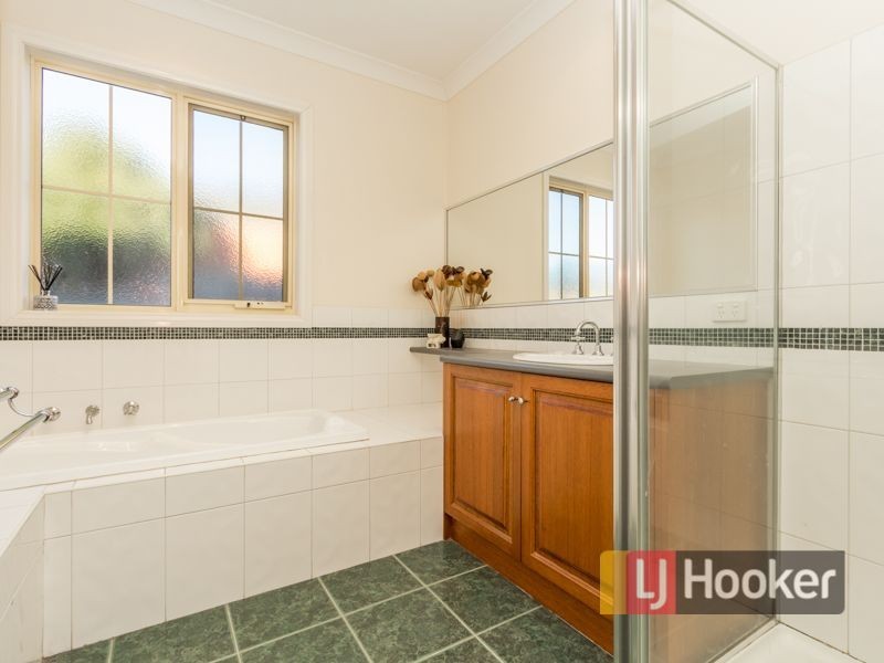 16 Ridgemont Drive, Berwick VIC 3806