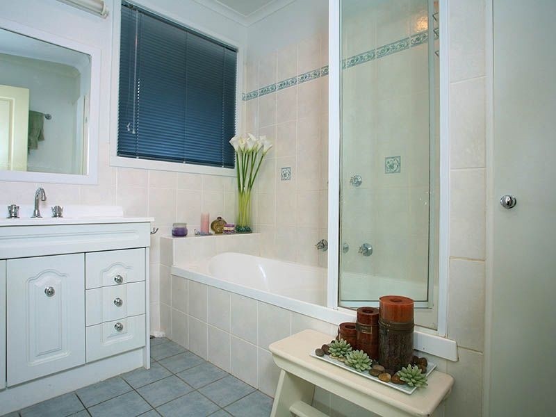 13 Gumbuya Close, Eumemmerring VIC 3177