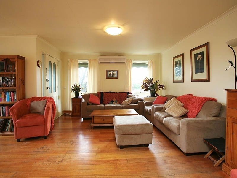 13 Gumbuya Close, Eumemmerring VIC 3177