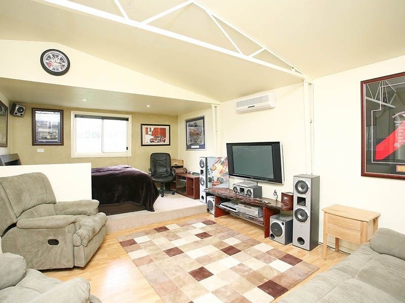 13 Gumbuya Close, Eumemmerring VIC 3177