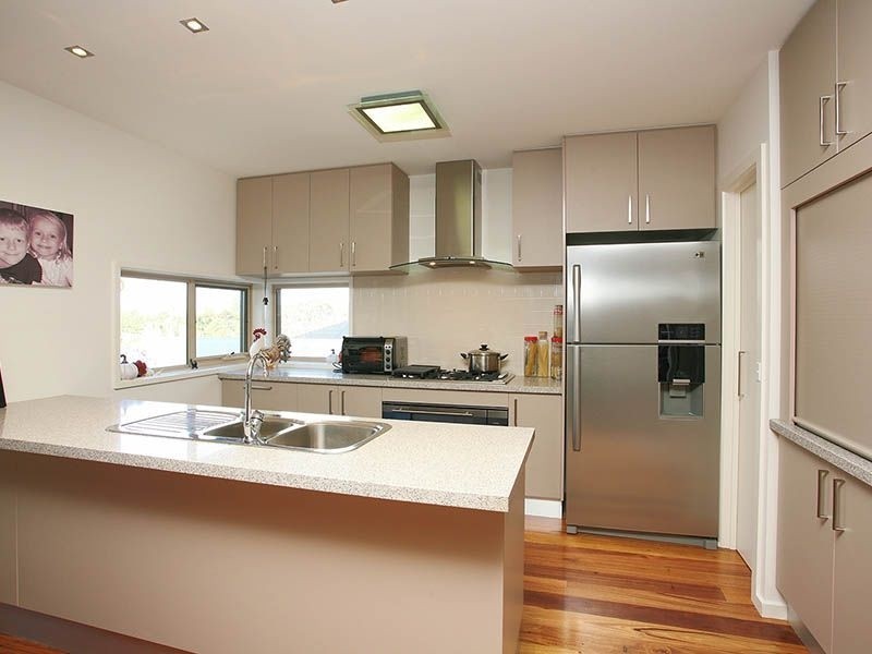2/22 Cara Crescent, Berwick VIC 3806