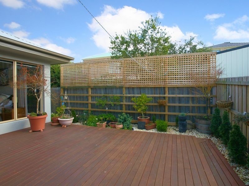 2/22 Cara Crescent, Berwick VIC 3806