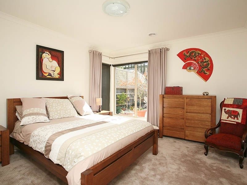 2/22 Cara Crescent, Berwick VIC 3806