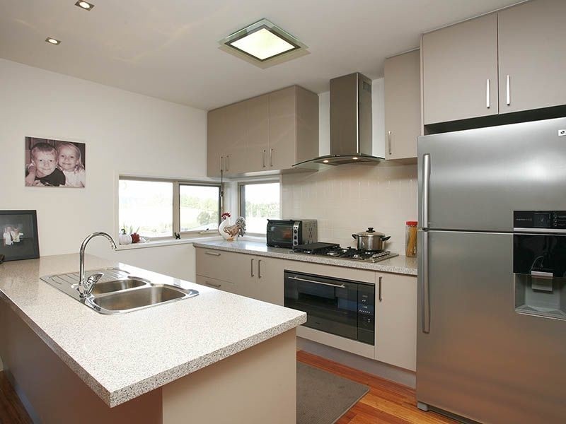 2/22 Cara Crescent, Berwick VIC 3806