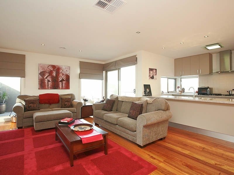 2/22 Cara Crescent, Berwick VIC 3806