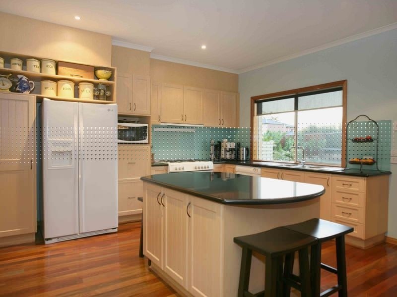 4 Salisbury Court, Berwick VIC 3806