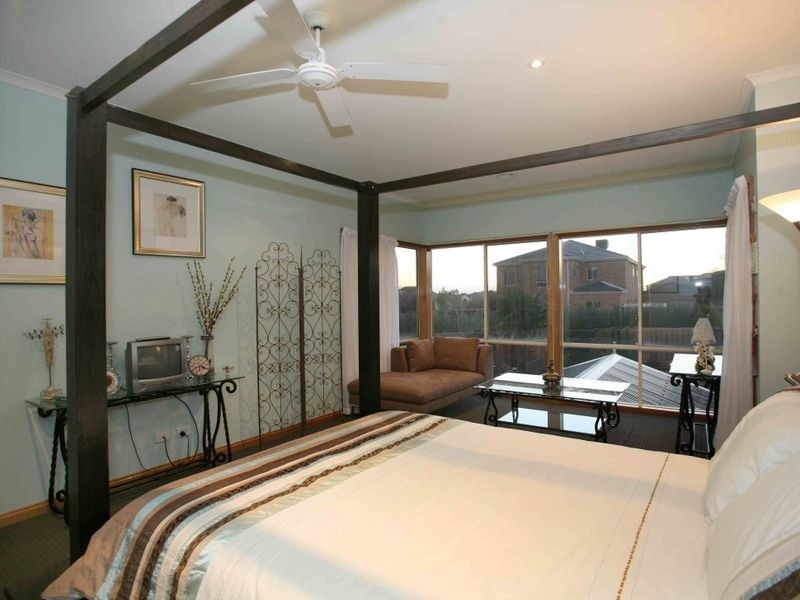 4 Salisbury Court, Berwick VIC 3806