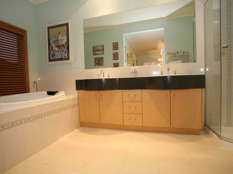 4 Salisbury Court, Berwick VIC 3806