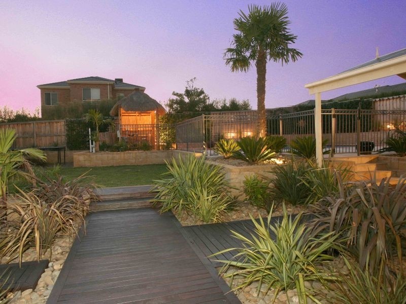 4 Salisbury Court, Berwick VIC 3806