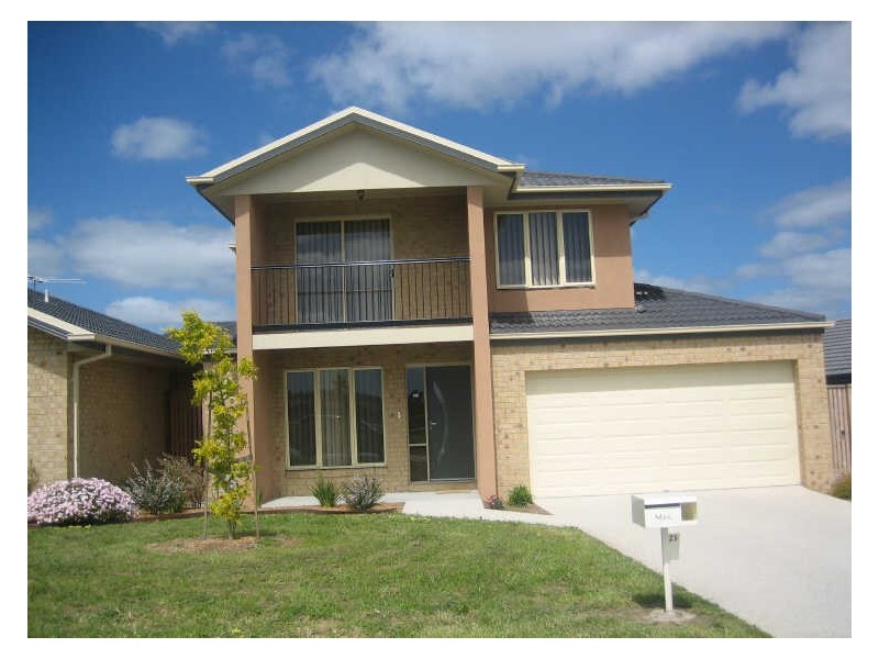 23 Farnborough Way, Berwick VIC 3806