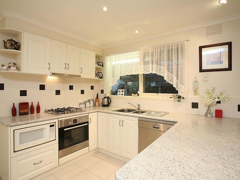 39 Ambleside Crescent, Berwick VIC 3806