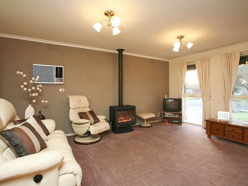 39 Ambleside Crescent, Berwick VIC 3806