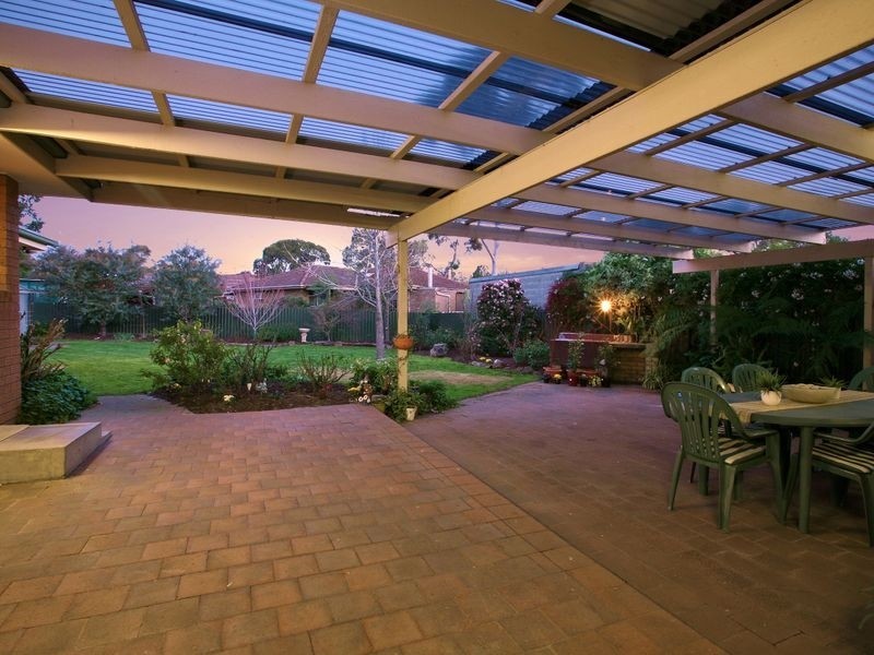 39 Ambleside Crescent, Berwick VIC 3806