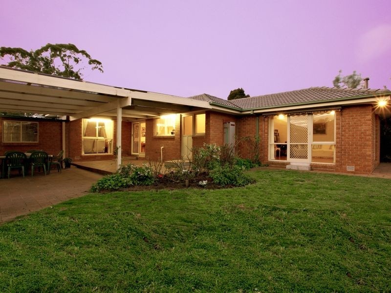 39 Ambleside Crescent, Berwick VIC 3806