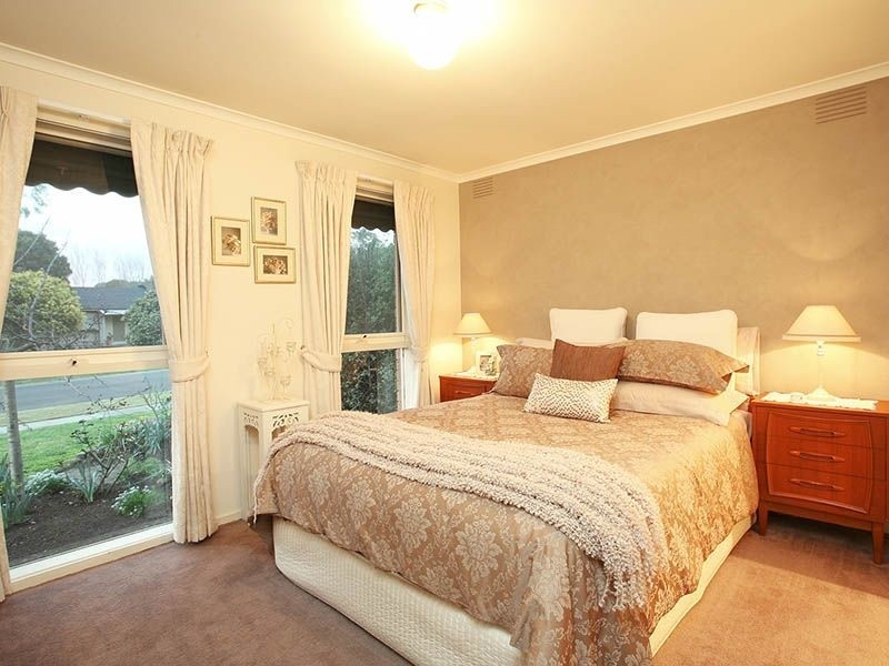 39 Ambleside Crescent, Berwick VIC 3806