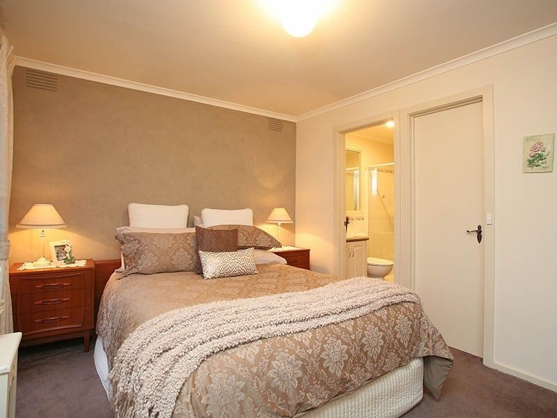 39 Ambleside Crescent, Berwick VIC 3806