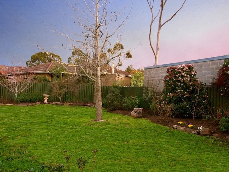 39 Ambleside Crescent, Berwick VIC 3806