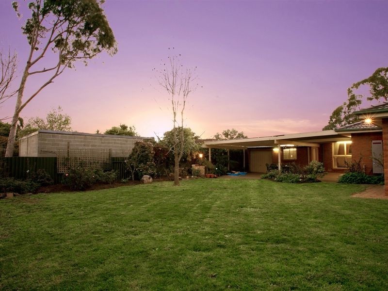 39 Ambleside Crescent, Berwick VIC 3806