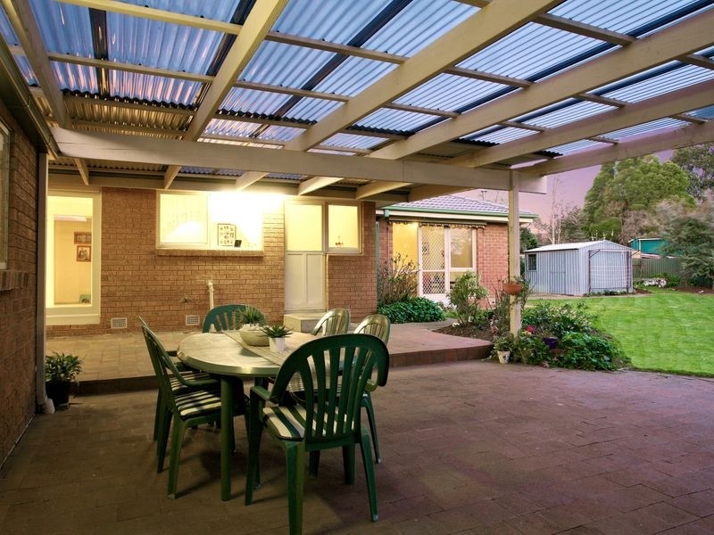 39 Ambleside Crescent, Berwick VIC 3806