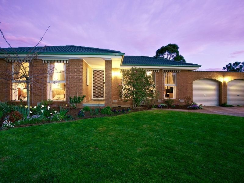 39 Ambleside Crescent, Berwick VIC 3806
