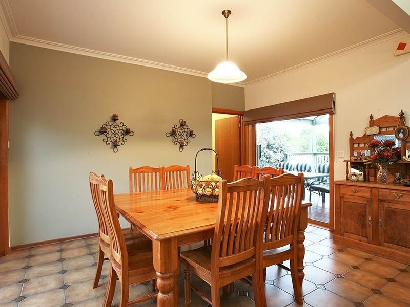 18 Shute Avenue, Berwick VIC 3806