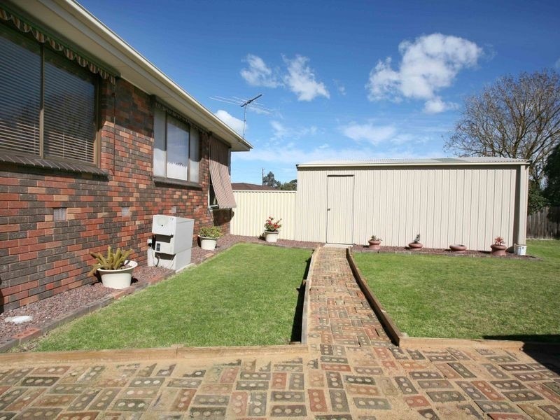 4 Lyle Avenue, Beaconsfield VIC 3807