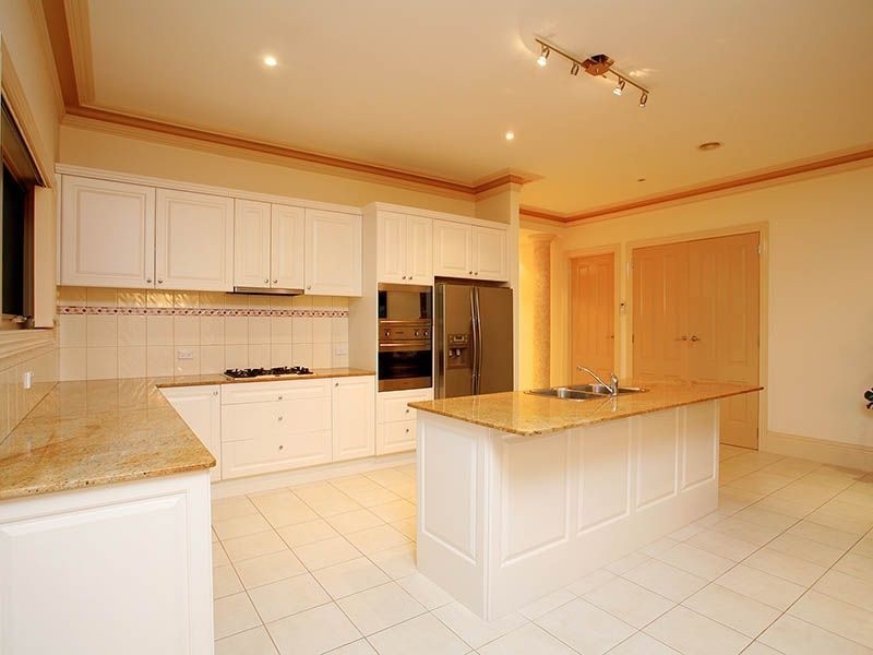 4 Parkwood Avenue, Narre Warren South VIC 3805