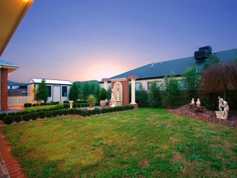 4 Parkwood Avenue, Narre Warren South VIC 3805