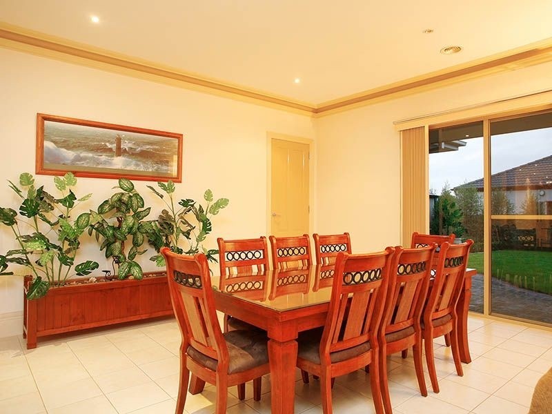 4 Parkwood Avenue, Narre Warren South VIC 3805