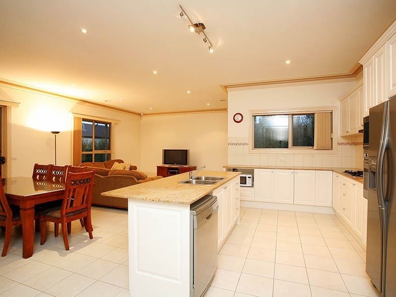 4 Parkwood Avenue, Narre Warren South VIC 3805