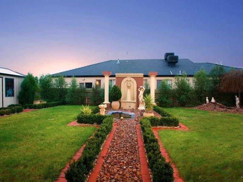 4 Parkwood Avenue, Narre Warren South VIC 3805